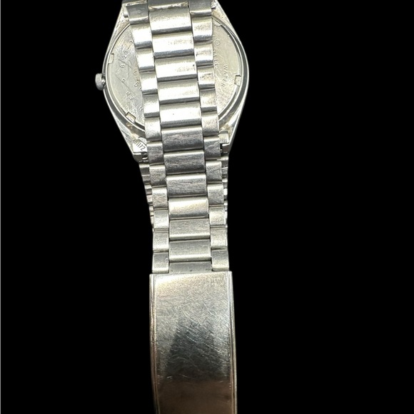 Seiko Silver Timepiece with Dark Face - Picture 4 of 4